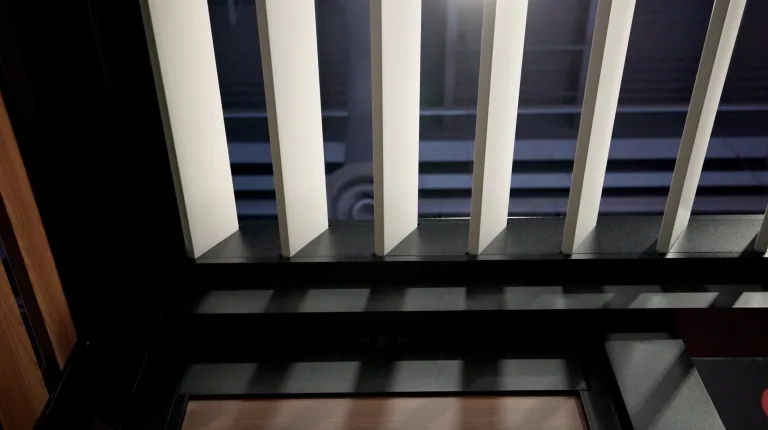 close up of the 55º r-breeze louvers